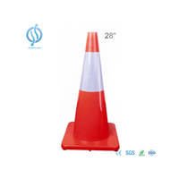 Cono de tráfico naranja estándar para la seguridad vial